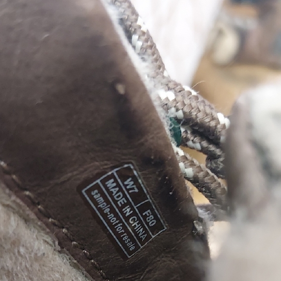 Ahnu Winter Boots With Vibram Sparkle Soles And Thinsulate 400 Gram Insulation - Picture 9 of 10